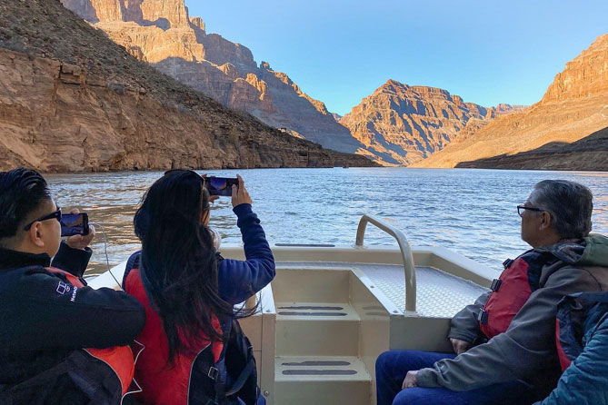 Grand-Canyon-West,-Hoover-Dam-Stop3