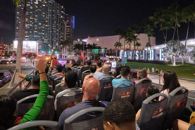 Open-top-Bus-Sightseeing-Night-Tour-with-Live-Guide3